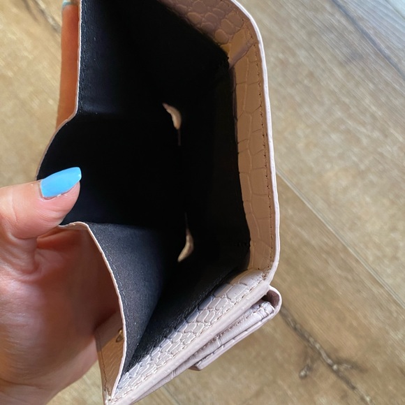 Hyer Goods mini trifold wallet in croc embossed leather - Picture 9 of 9